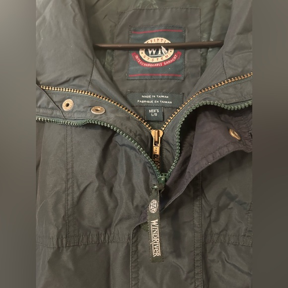 SOLD. Oversized winter jacket. Perfect for cold and rainy weather. - Picture 12 of 14